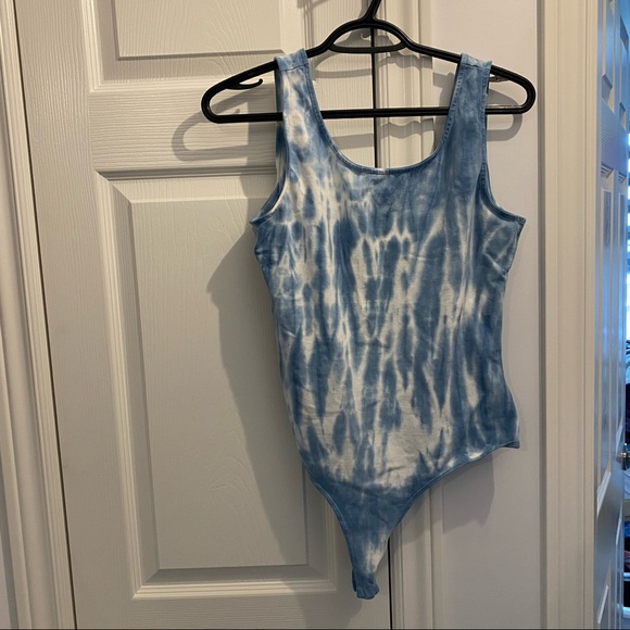 Guess cloud tie dye bodysuit with scoop back in medium - Picture 1 of 3